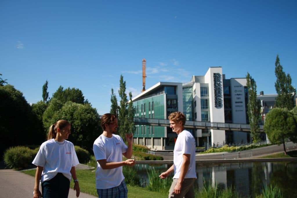 Våre interns foran Forskningsparken